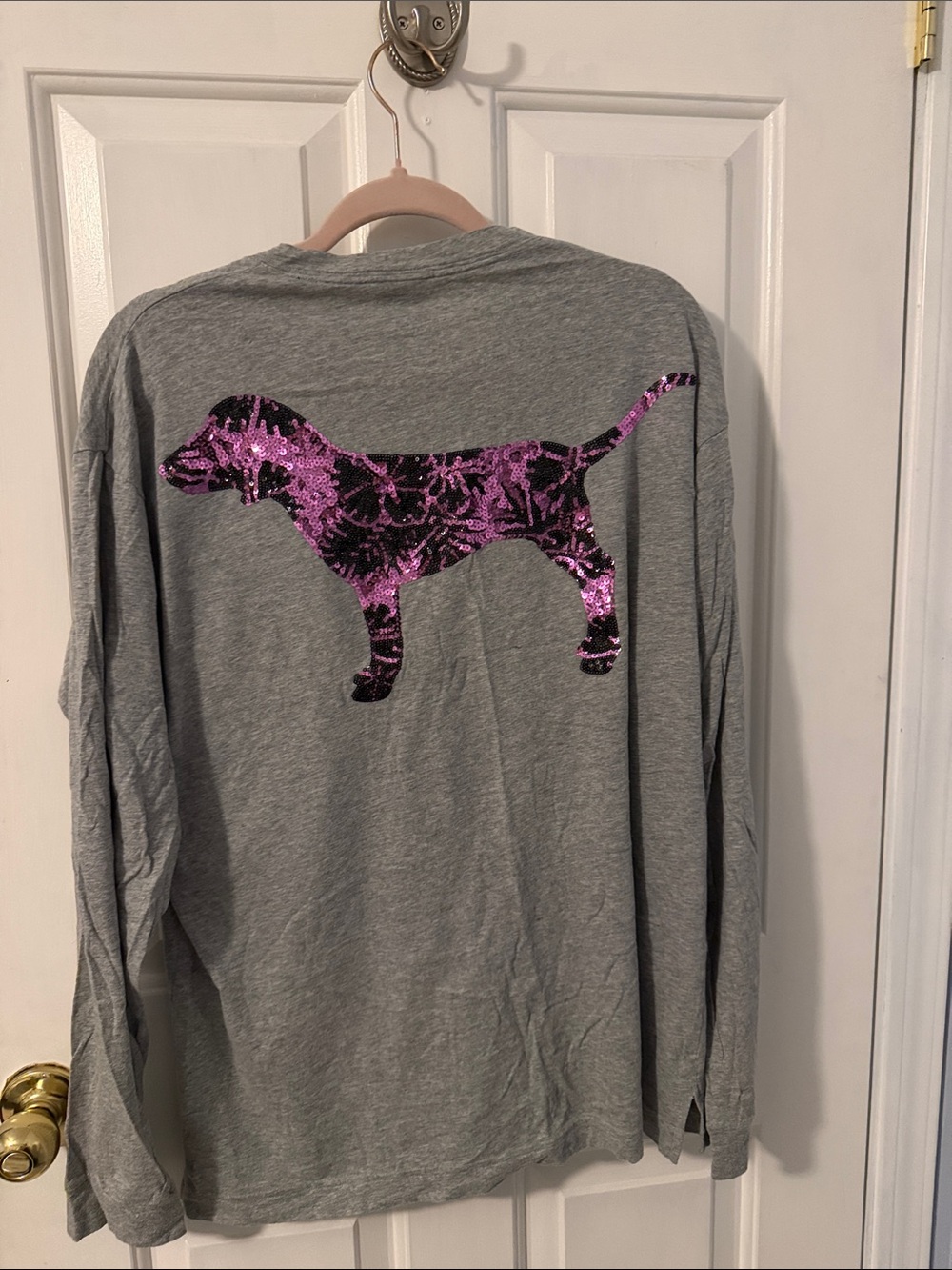 PINK Victoria's Secret Gray Long Sleeve Pocket Tee with Pink Dog Logo - Picture 4 of 4